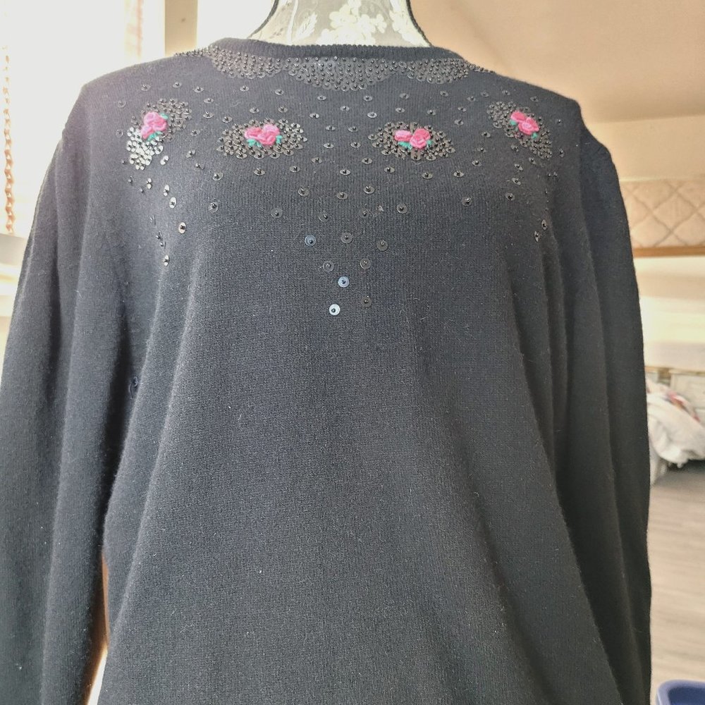 Koret Embroidered Black Ribbed Sweatshirt